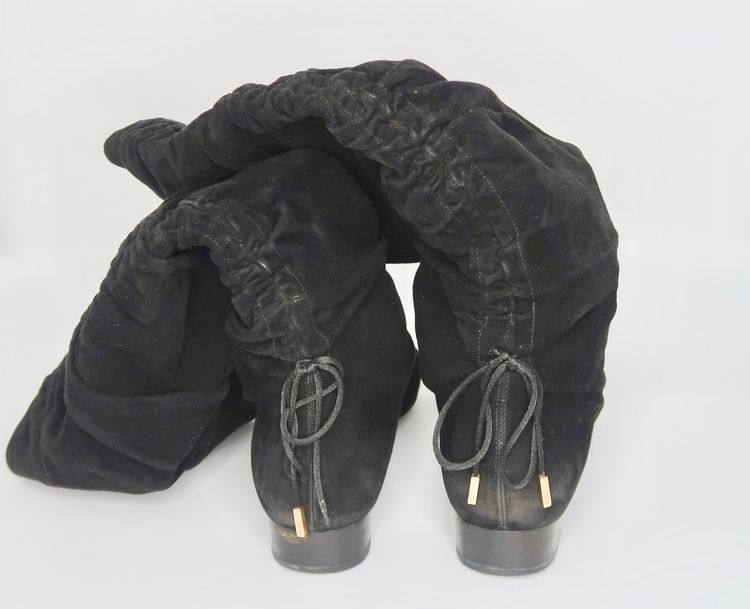 Gucci Suede Knee-High Boots. Ruched on back w/drawstring. imagen 3